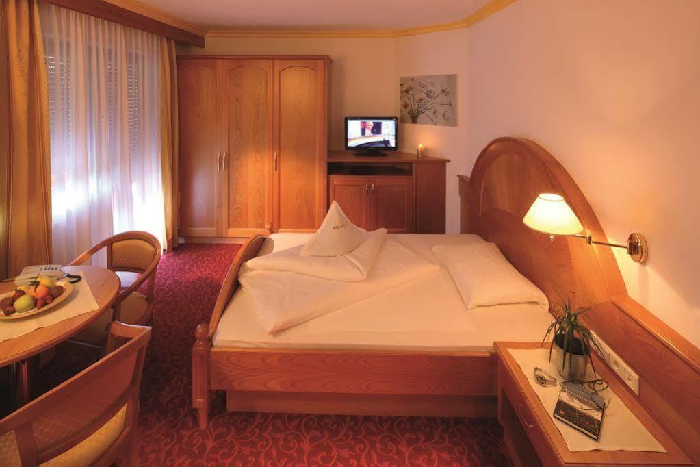 Hotel Sonnenburg Merano Esterno foto