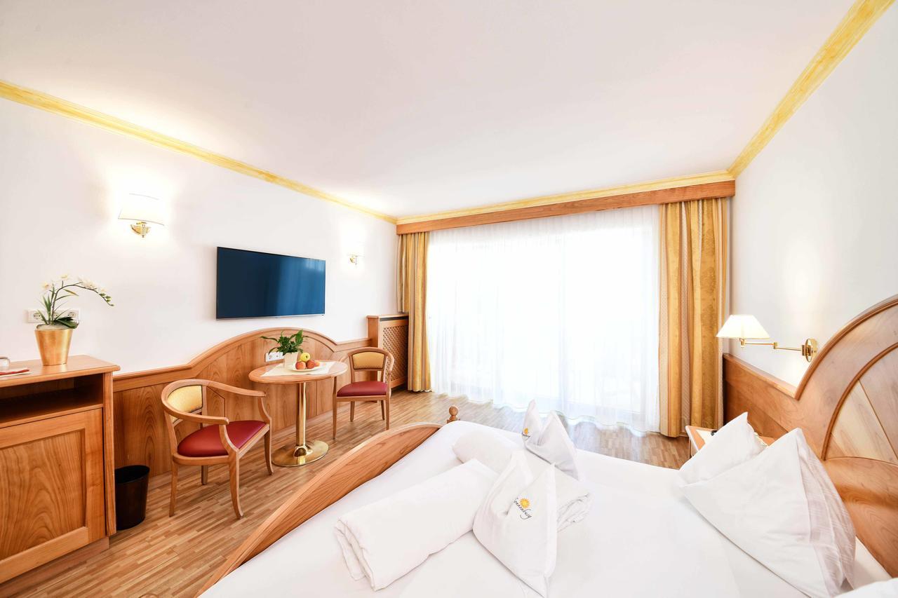 Hotel Sonnenburg Merano Esterno foto